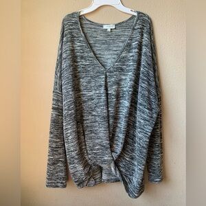 Umgee heathered black oversized 3/4 length sleeve blouse. Size L.